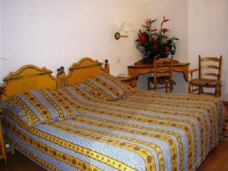 Le Cesar Hotel Plan-de-Cuques Room photo